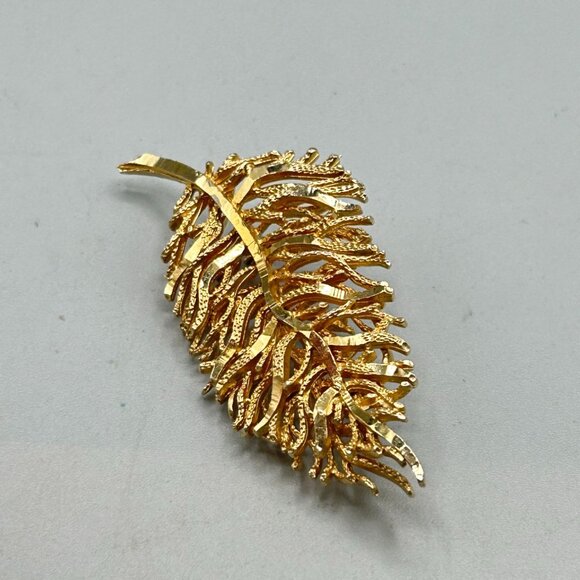 Vintage Coro Pin Brooch Modernist Leaf Pin Gold Tone Signed Costume Jewelry - Picture 4 of 8